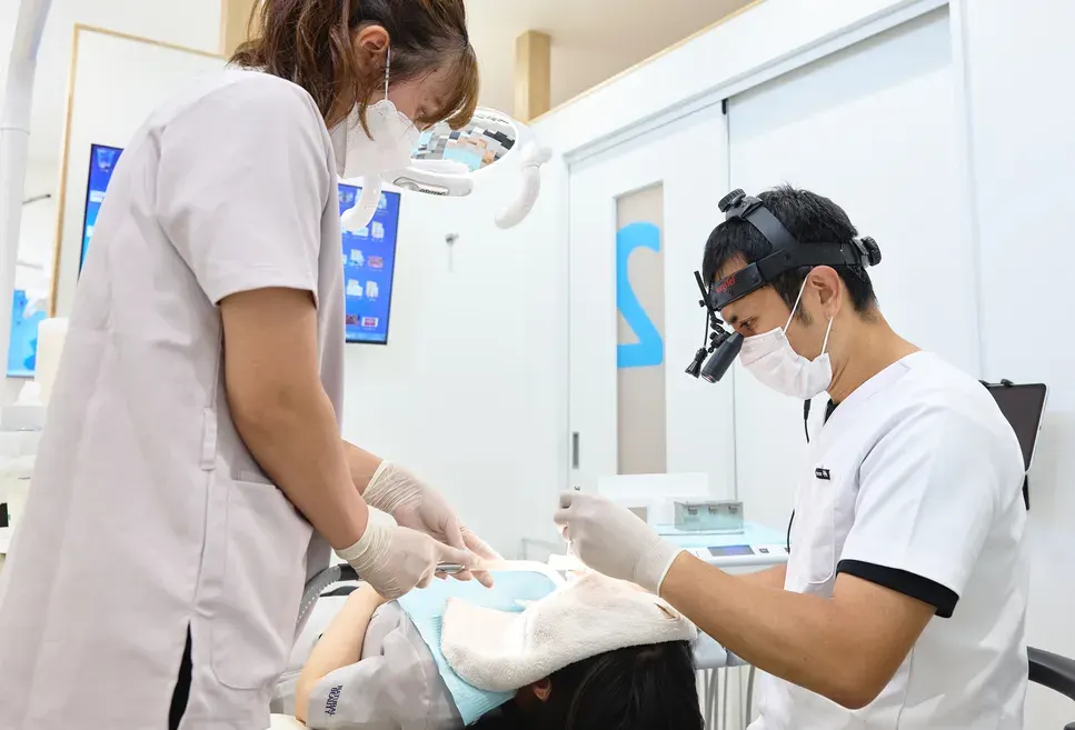 担当外の患者様にもスタッフが手を貸す、高松様の診療風景